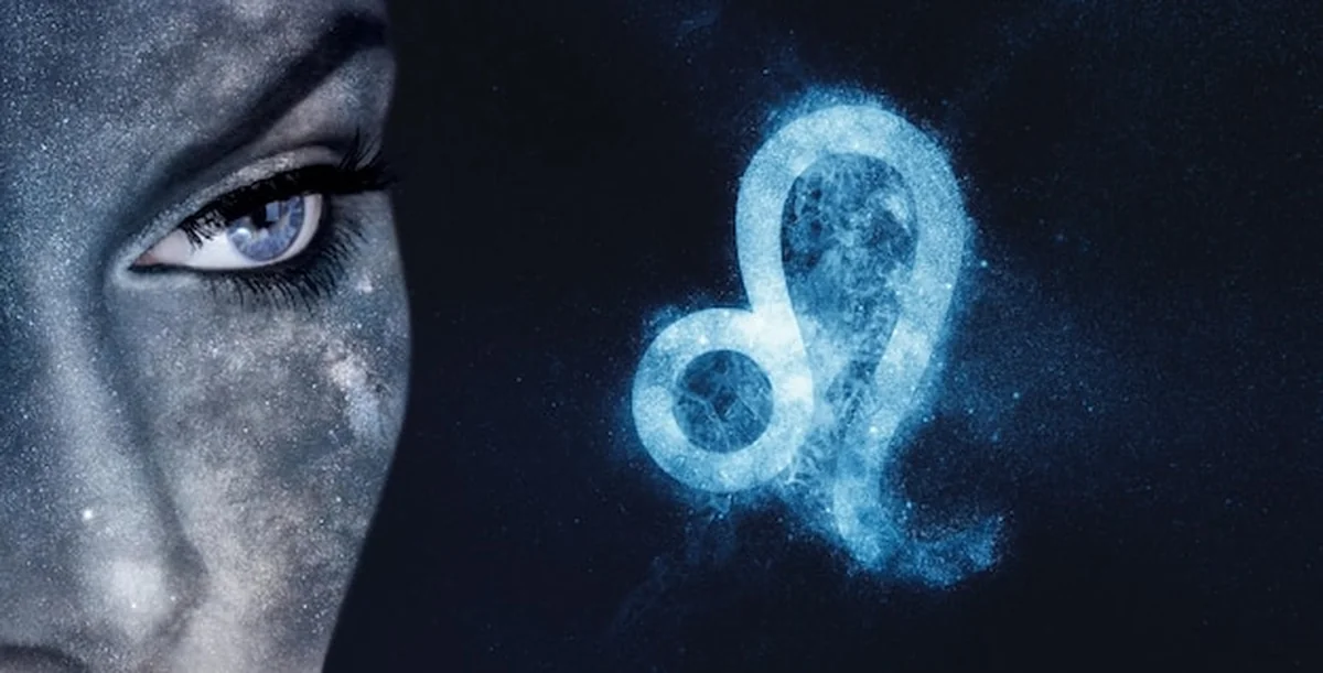 Znak zodiaku Lew na tle nocnego nieba