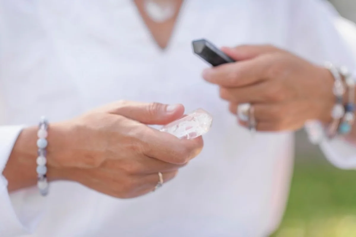 Praktyka dobrego samopoczucia z kryształami